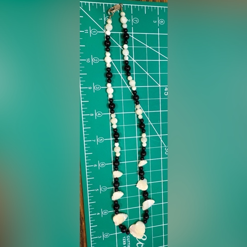 Vintage Mother of Pearl & Black Beaded Necklace 18” 925 Silver - Picture 4 of 4